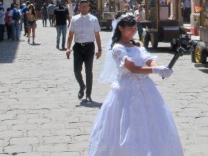 Priest and bride at el Jardin in San Miguel de Allende