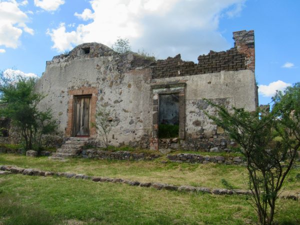 The hacienda at el Charco del Ingenio botanical garden