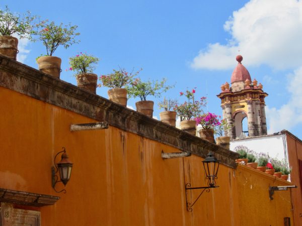 Decorative wall across from El Teatro Angela Peralta in San Miguel de Allende